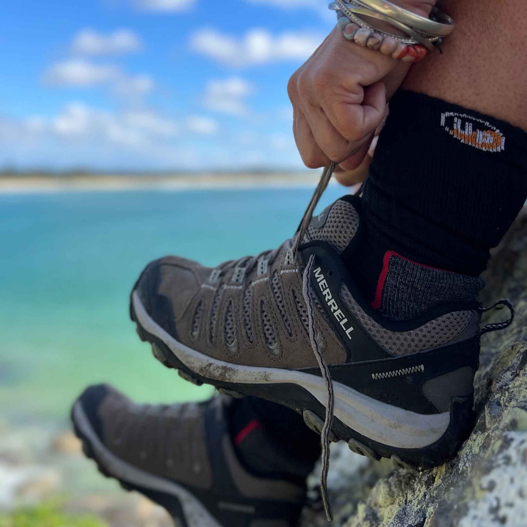 Saana - hiking socks in Merino wool showing seamless toe design black